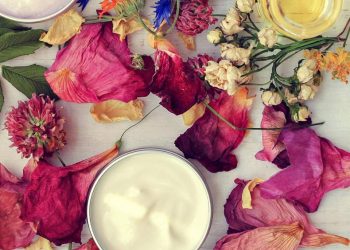 10 Reasons To Switch To Rose Petal Mist For Skin Care